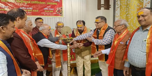 हरिद्वार डिस्ट्रीब्यूटर्स एसोसिएशन ने किया होली मिलन कार्यक्रम