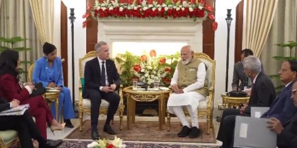 नई दिल्ली स्थित हैदराबाद हाउस में प्रधानमंत्री नरेंद्र मोदी और कनाडा के प्रधानमंत्री मार्क कार्नी द्विपक्षीय बैठक के दौरान। दोनों नेताओं ने भारत-कनाडा संबंधों को नई दिशा देने और व्यापार व तकनीकी सहयोग बढ़ाने पर चर्चा की