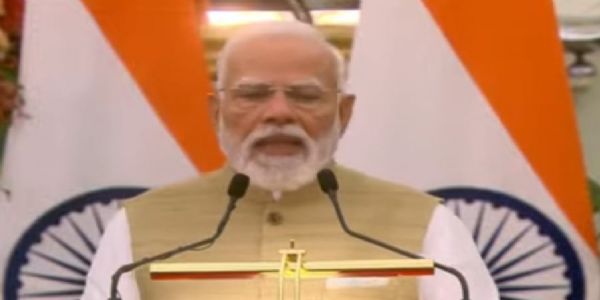 प्रेस वक्तव्य देते प्रधानमंत्री