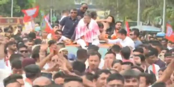 गुवाहाटी में जनसैलाब के बीच मुख्यमंत्री डॉ हिमंत बिस्व सरमा की नामांकन पत्र दाखिल के लिए रैली।