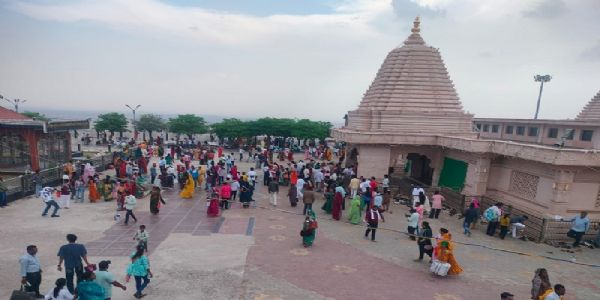 सीहोरः सलकनपुर मंदिर परिसर में सुचारू रूप से संचालित हो रही हैं सभी व्यवस्थाएं