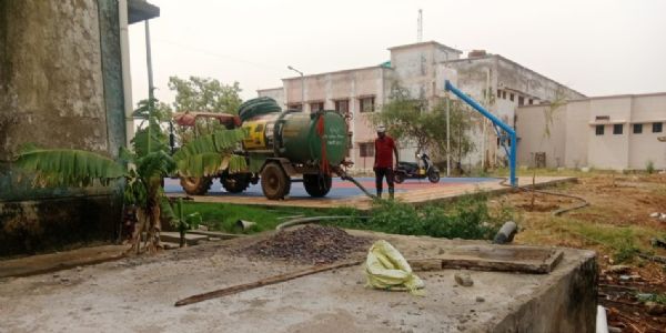 सीवर वैक्यूम मशीनें बेअसर, बदहाल शौचालयों से बढ़ा खतरा