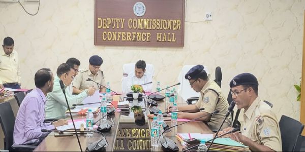 उपायुक्त ने की उग्रवादी हिंसा पीड़ितों की समीक्षा, 14 मामलों पर हुई जांच