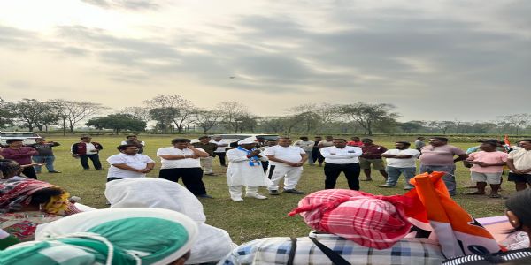 चाय श्रमिकों से मिले तृणमूल प्रत्याशी शंकर मालाकार, मांगा समर्थन