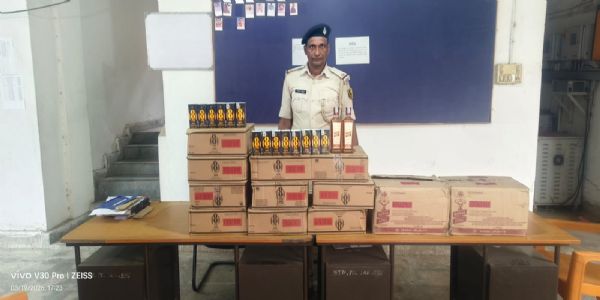 बेतिया में भारी मात्रा में विदेशी शराब जब्त