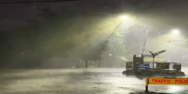 जबलपुर में देर रात बिगड़ा मौसम, जोरदार गर्जन के साथ सुबह तक तेज बारिश