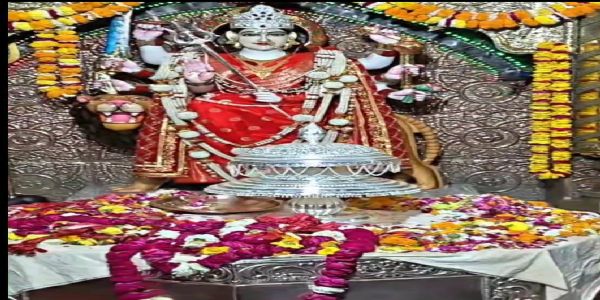 मां ब्रह्मचारिणी के दर्शन को देवीपाटन शक्तिपीठ पर उमड़ा आस्था का सैलाब