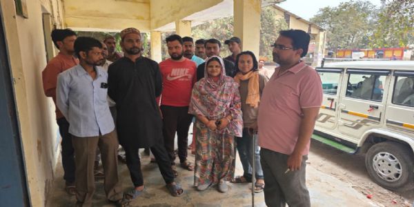 डयूटी से हटाए जाने को लेकर रोडवेज के परिचालकों ने काटा हंगामा