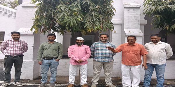 बरेली में 4 करोड़ की लूट के विरोध में किसानों का सत्याग्रह तेज, दो नेता हिरासत में