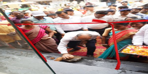 साकची में हाट–पलाश मार्ट का उपायुक्त ने किया शुभारंभ