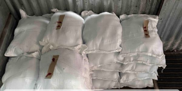 पवित्र जल कंपनी के पैकेज्ड पानी पर कार्रवाई, 30 बोरियां जब्त