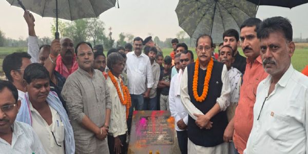 वित्त मंत्री ने पलामू में चेकडैम की रखी आधारशिला