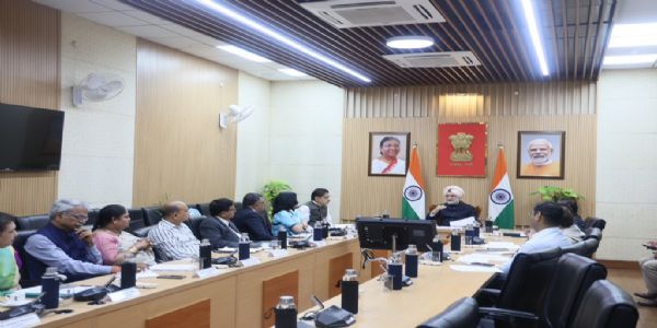 दिल्ली के उपराज्यपाल ने विश्वविद्यालयों के कुलपतियों और निदेशकों के साथ की बैठक