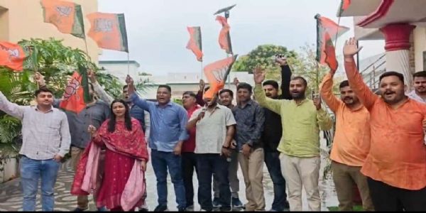 मंत्री बने राम सिंह कैड़ा, क्षेत्र में जश्न का माहौल जगह जगह बांटी गई मिठाई