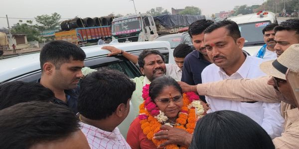 औरैया में साध्वी निरंजन ज्योति के आगमन पर उमड़ा जनसैलाब