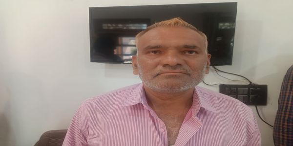 ग्राम विकास अधिकारी चार हजार की रिश्वत लेते गिरफ्तार