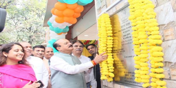 दिल्ली के शिक्षा मंत्री ने स्कूल में नवनिर्मित स्विमिंग पूल का किया उद्घाटन