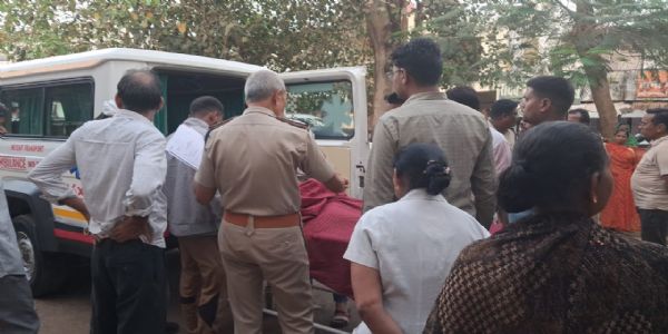 जबलपुरः बाइक सवार दंपत्ति को भारी बाहन ने मारी टक्कर, पति की मौत, पत्नी गंभीर, डेढ़ साल की बच्ची सुरक्षित