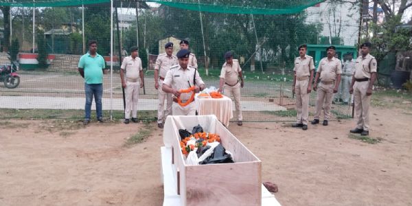 एएसआई का निधन, पुलिस लाइन में दी गई श्रद्धांजलि