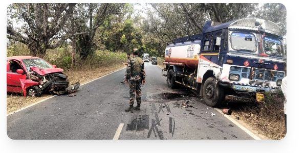तेल टैंकर से टकरायी कार , चार घायल