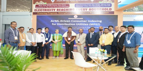 मप्रः ऊर्जा विभाग की प्रदर्शनी का सचिव ऊर्जा ने किया अवलोकन