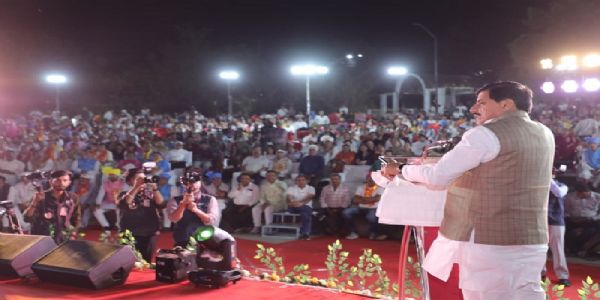 भगवान झूलेलाल के जन्मोत्सव के कार्यक्रम को संबोधित करते हुए मुख्यमंत्री भगवान झूलेलाल के जन्मोत्सव के कार्यक्रम को संबोधित करते हुए मुख्यमंत्री