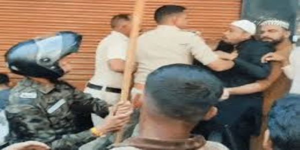 शाजापुर में ईद के दिन तनाव, नवनियुक्त शहर काजी के सम्मान समारोह में विरोध, पुलिस ने किया हल्का बल प्रयोग