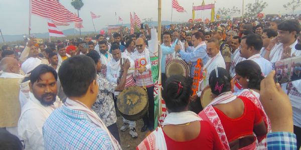 धूमधाम और पारंपरिक उल्लास के साथ मनाया गया सरहुल पर्व