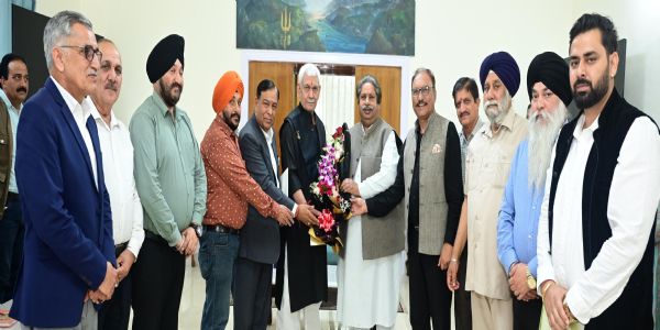 जेकेपीसीसी प्रतिनिधिमंडल ने एलजी मनोज सिन्हा से मुलाकात कर उठाए अहम मुद्दे