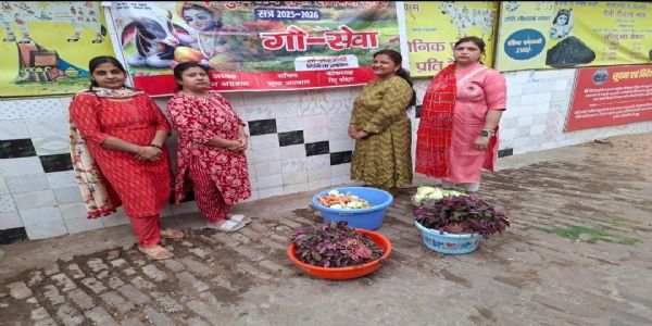 रांची में समर्पण शाखा की गौ सेवा, गायों को खिलाई गई हरी सब्जियां और चारा