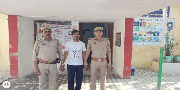 दस हजार का इनामी गैंगस्टर गिरफ्तार, अवैध तमंचा और कारतूस बरामद