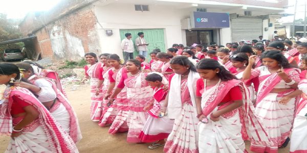 कर्रा में प्रखंड स्तरीय सरहुल महोत्सव संपन्न