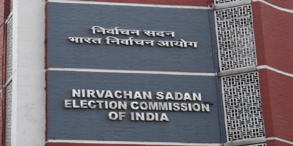 हटाए गए जिलाधिकारियों को 22 मार्च तक सरकारी आवास खाली करने का निर्देश