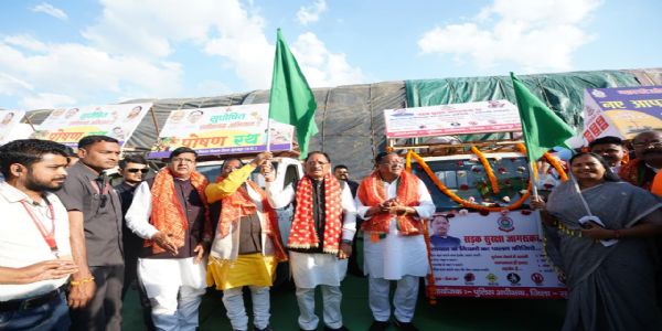 सूरजपुर : सीएम ने जागरूकता रथों को दिखाई हरी झंडी, पोषण, सड़क सुरक्षा और कानून पर चलेगा अभियान