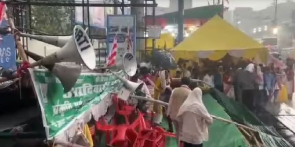 सरहुल के उल्लास के बीच हादसा, स्वागत मंच गिरा