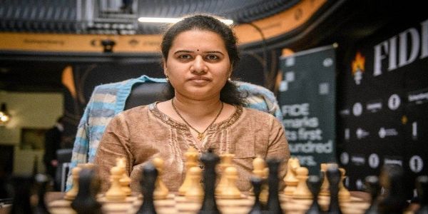 सुरक्षा चिंताओं के चलते कोनेरू हम्पी ने एफआईडीई विमेंस कैंडिडेट्स से नाम लिया वापस सुरक्षा चिंताओं के चलते कोनेरू हम्पी ने एफआईडीई विमेंस कैंडिडेट्स से नाम लिया वापस