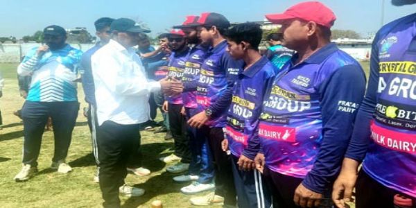 (संशोधित) वसीयाबाद टाइगर, प्रयाग पेंट और दिलदार स्ट्राइकर सेमीफाइनल में