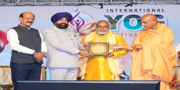 राज्यपाल ने किया योग के संदेश काे ऋषिकेश से विश्व के जन-जन तक पहुंचाने का आह्वान