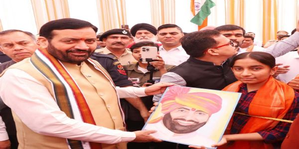 छात्रा मानसी ने नायब सिंह सैनी की रियलिस्टिक पेंटिंग बनाकर की भेंट, सीएम ने दिया आशीर्वाद