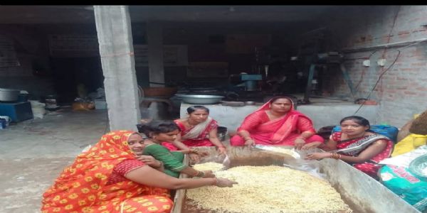 योगी सरकार में आत्मनिर्भर बन रहीं महिलाएं, कानपुर की बेटियों को मिली 