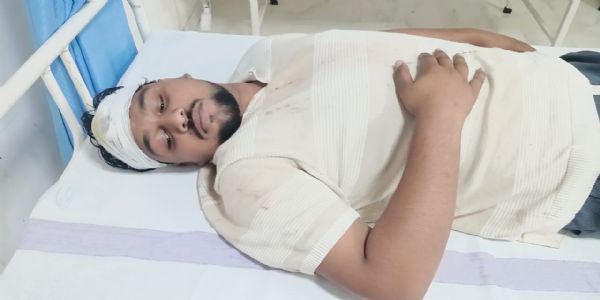 सीवान में मुखिया की गाड़ी से बाइक टकराने पर बवाल, दोनों पक्षों में मारपीट व पथराव, कई घायल