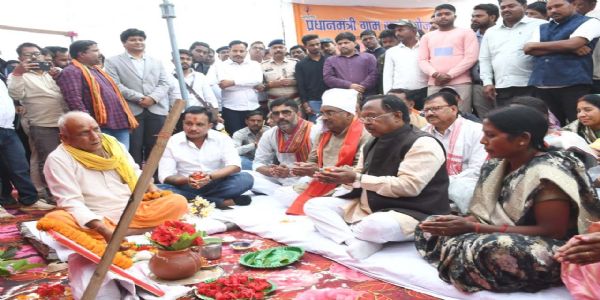 बलरामपुर : कृषि मंत्री ने 52 करोड़ से अधिक के विकास कार्यों की रखी नींव, सड़क-पुल निर्माण से बदलेगी तस्वीर