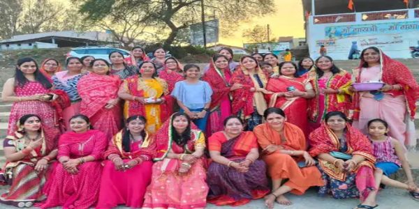 बलरामपुर : रामानुजगंज में गणगौर पूजा की धूम, कन्हर तट पर जुटीं महिलाएं, भक्ति और परंपरा का संगम