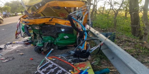 संभल में कार और टैंपो की भिड़ंत में तीन की मौत