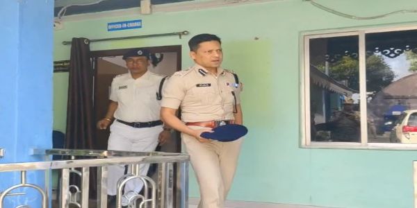 सिलीगुड़ी पुलिस कमिश्नर ने थानों का किया निरीक्षण