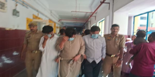 मुरादाबाद : होटल में सेक्स रैकेट का भंडाफोड़, तीन महिला सहित 14 गिरफ्तार