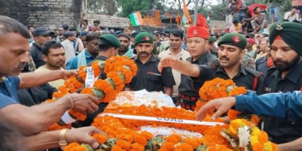 शहीद जवान एएमसी नीरज कुमार को दी गई श्रद्धांजलि