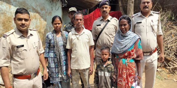 सरहुल शोभायात्रा के दौरान बिछड़ा बच्चा रांची पुलिस की तत्परता से सुरक्षित परिजनों से मिला