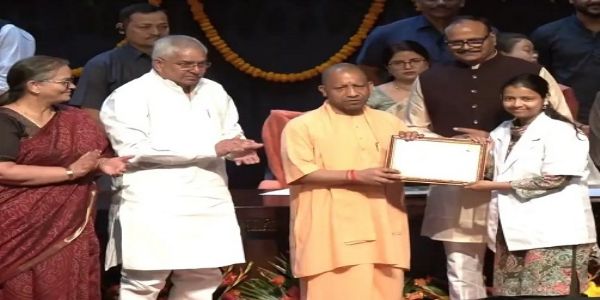 मुख्यमंत्री योगी ने नर्सिंग अफसरों को दिए नियुक्ति पत्र, बोले- प्रदेश में 9 साल में नौ लाख से अधिक नियुक्तियां हुईं