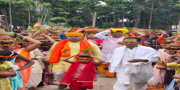 श्रीमद् भागवत कथा महोत्सव की भव्य शुरुआत, 1008 महिलाओं ने निकाली कलश यात्रा